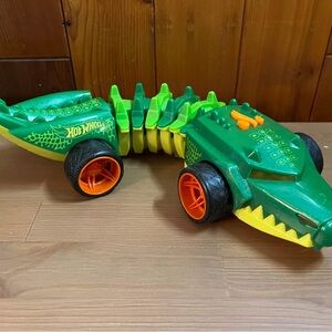 Hot Wheels Mutant Machine Commander Croc